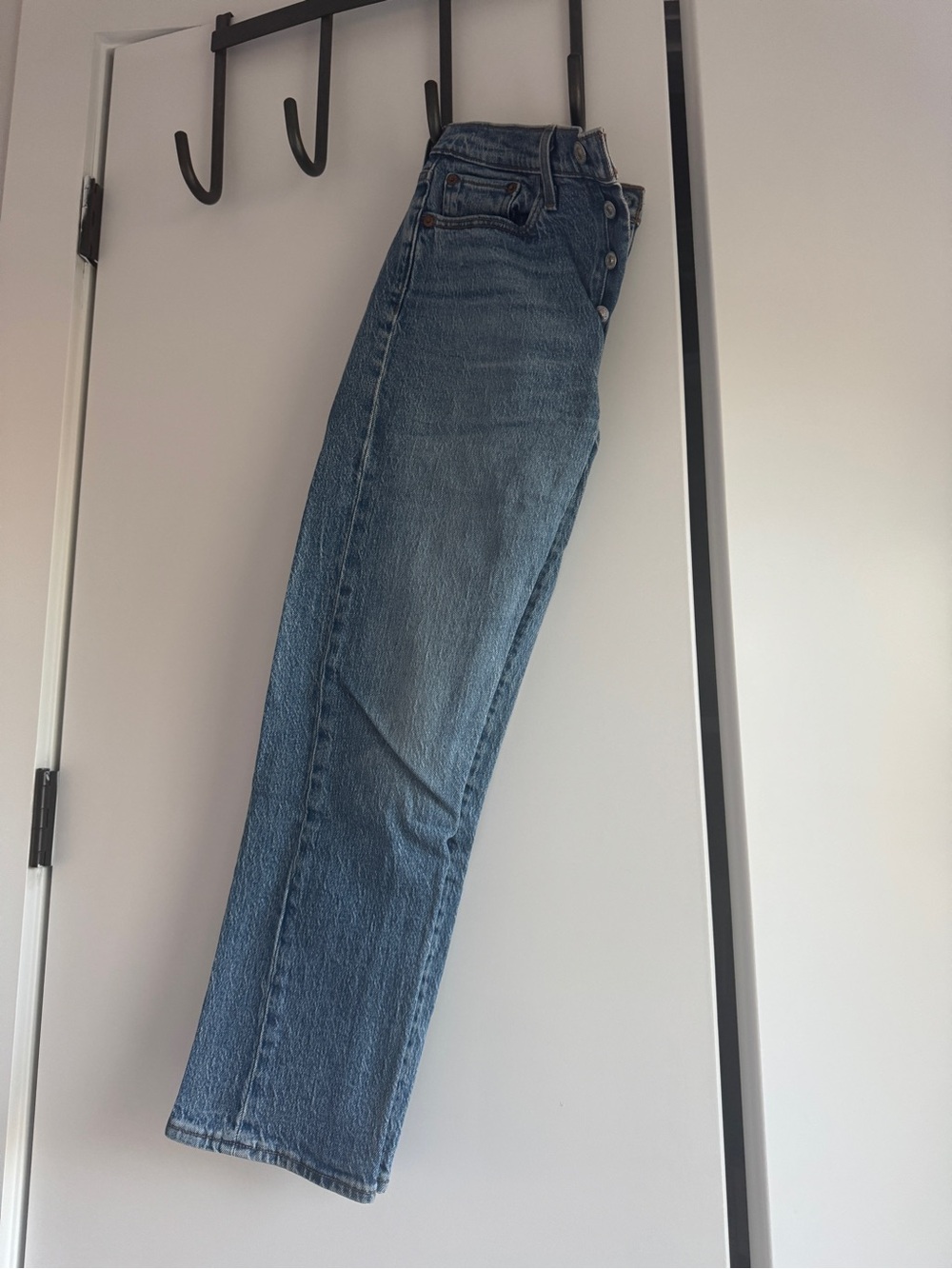 Levi’s High-Rise Straight Leg Jeans in Medium Blue